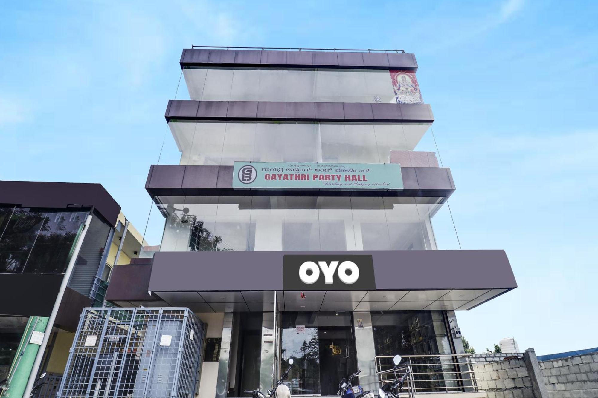 Oyo Flagship Gayathri Lodging & Boarding Hotel Bangalore Exterior photo